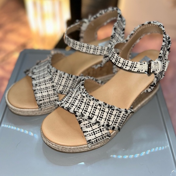 DV by Dolce Vita Shoes - Dolce Vita Edonna Womens Slip On Open Toe Espadrilles